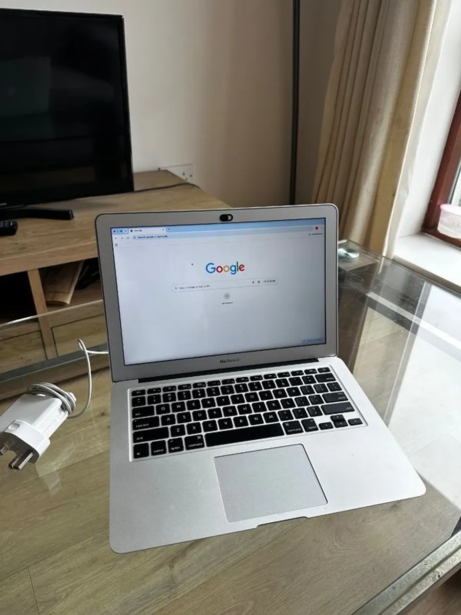 Apple MacBook Air (2017- Great Condition) - Image 3