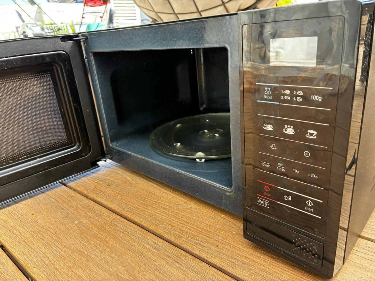 Samsung Microwave – Black – Excellent Condition - Image 2