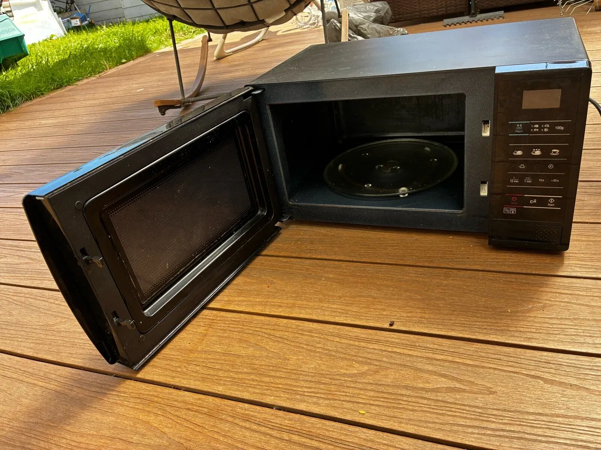 Samsung Microwave – Black – Excellent Condition - Image 3