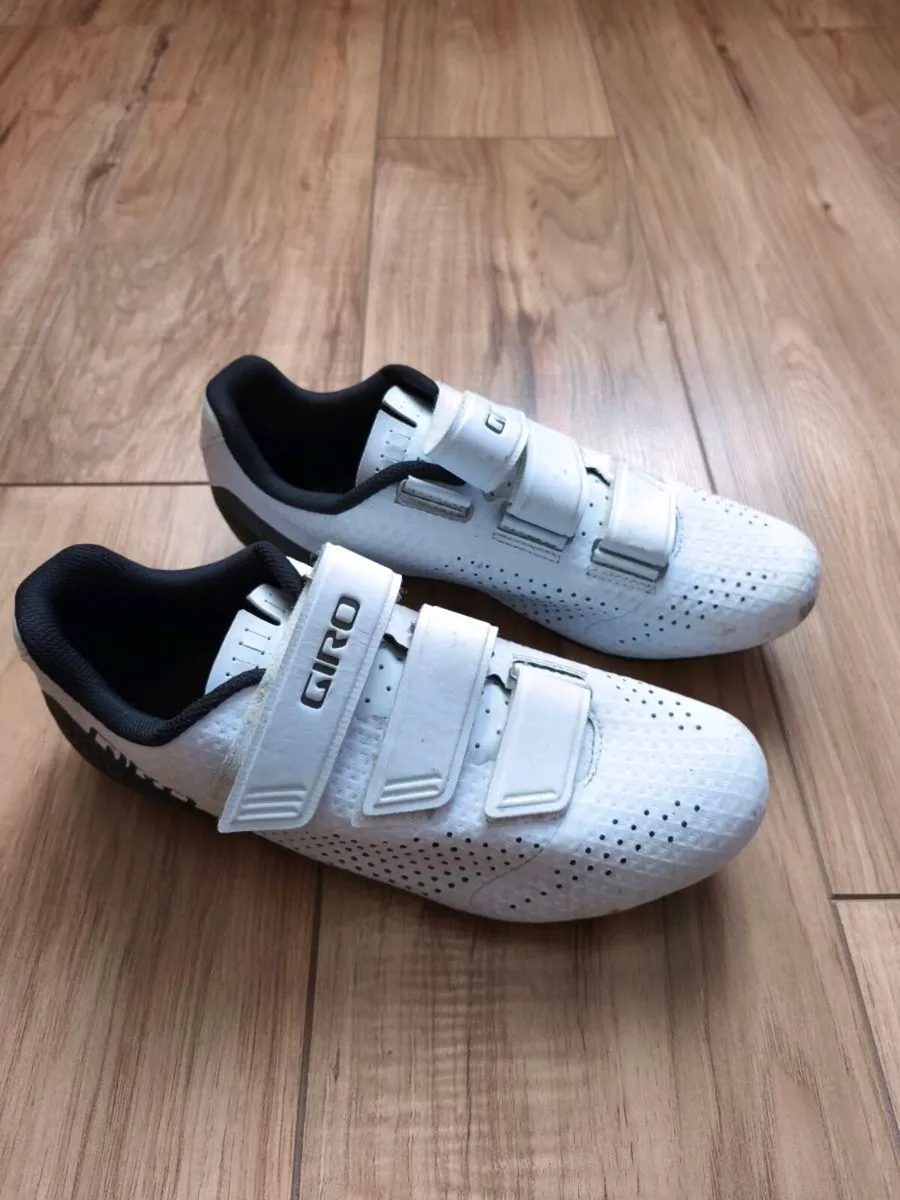 Giro Stylus size 42 like new - Image 1