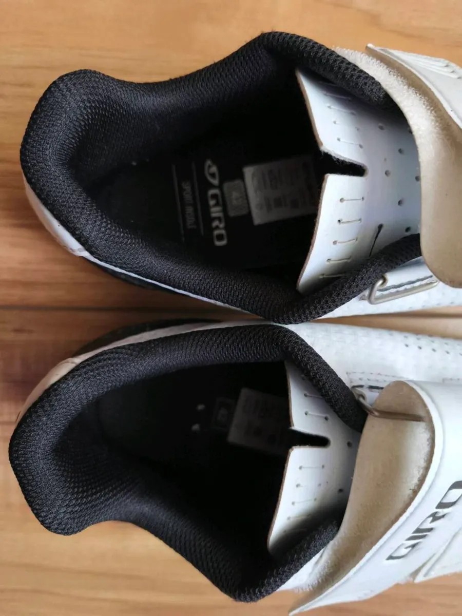 Giro Stylus size 42 like new - Image 3