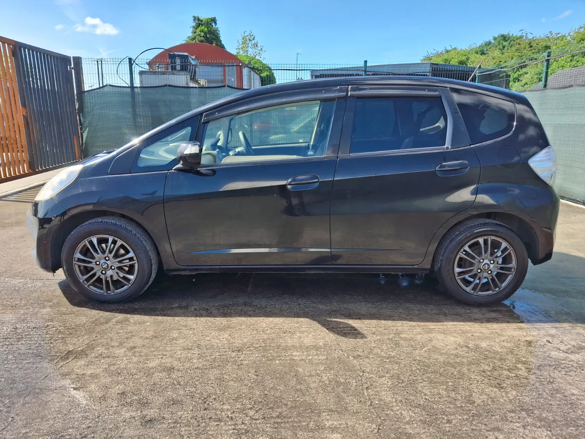 2012 Honda Fit  Hybrid  1.4  Automatic - Image 2