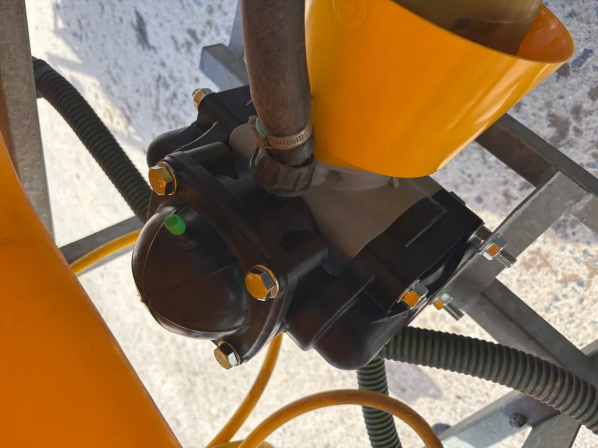 Jarmet 400 litre sprayer - Image 3