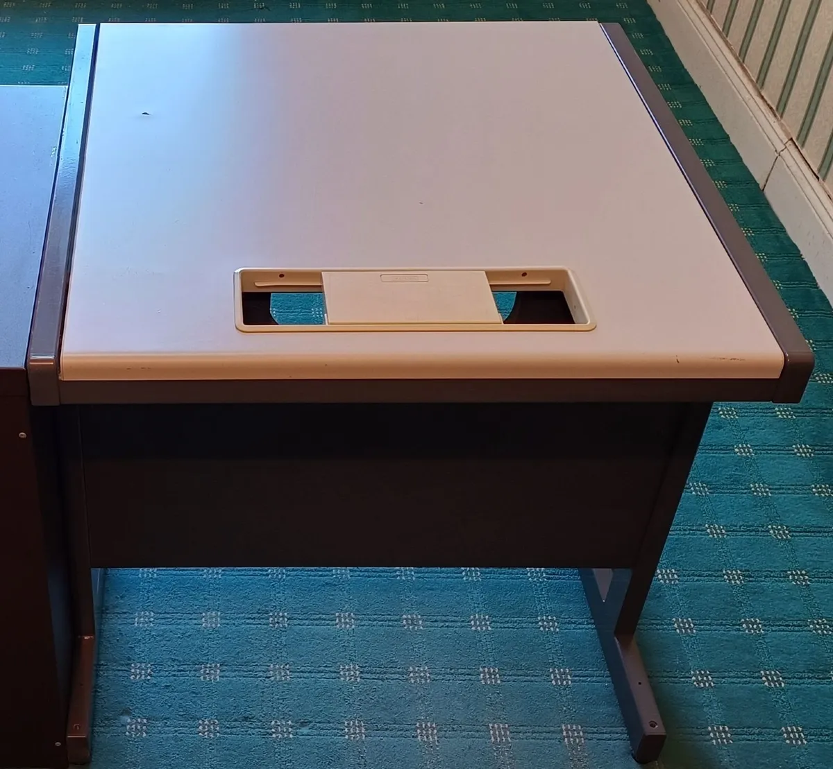 Office desk - Image 2