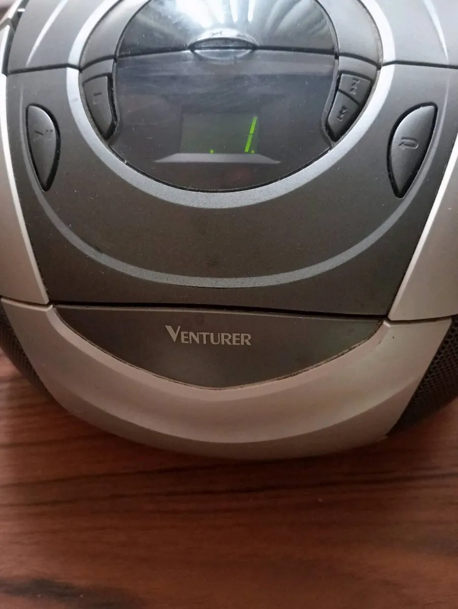 Radio CD player - Image 1