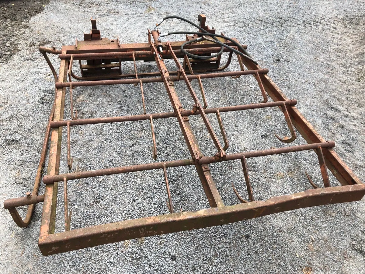 Flat 8 bale grab - Image 1