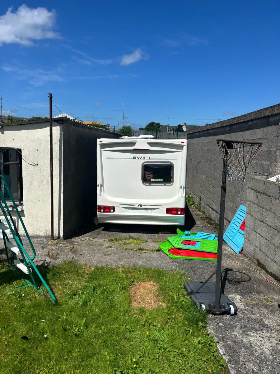 Swift challenger 4/5 berth caravan - Image 1