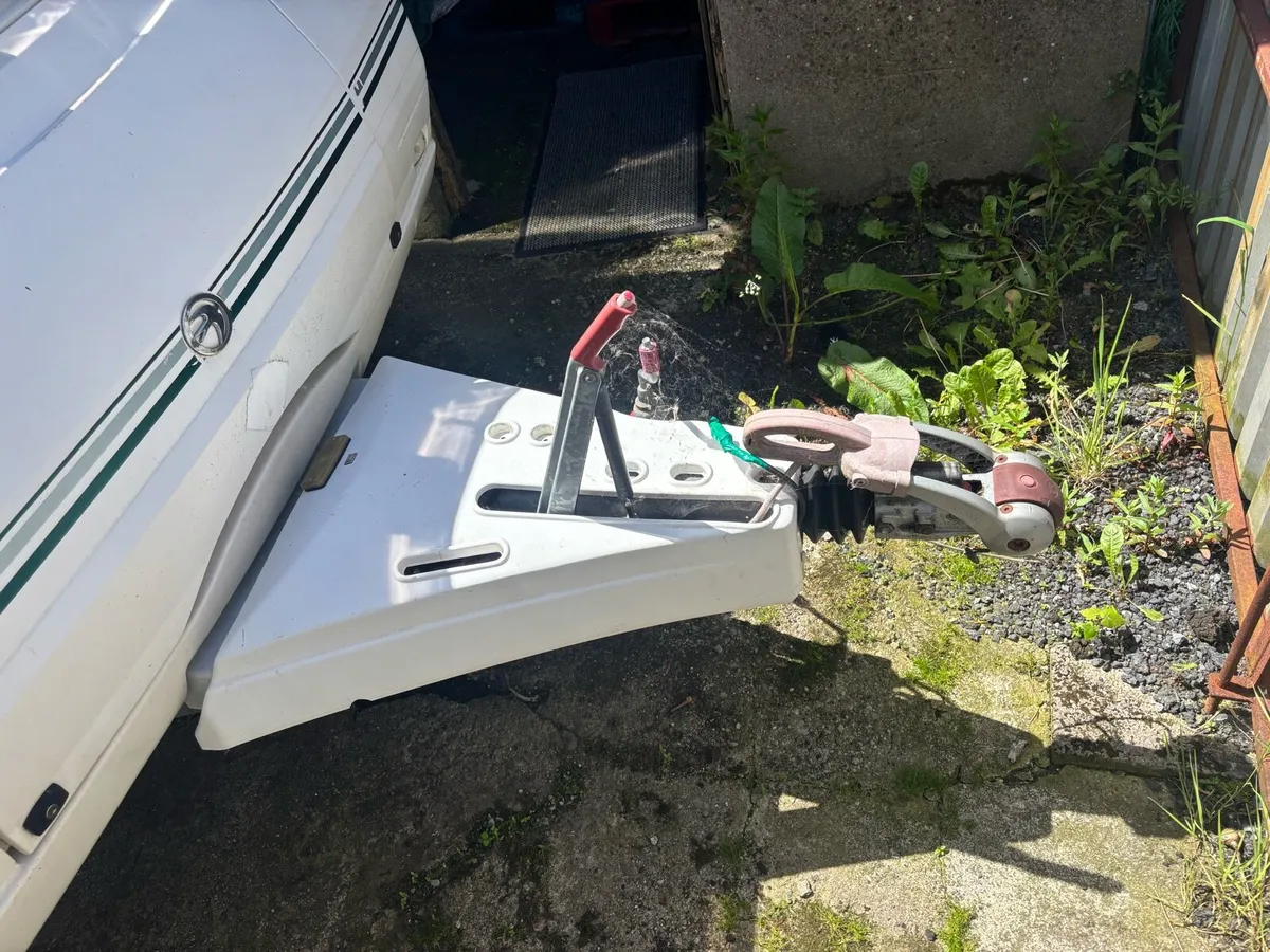 Swift challenger 4/5 berth caravan - Image 2