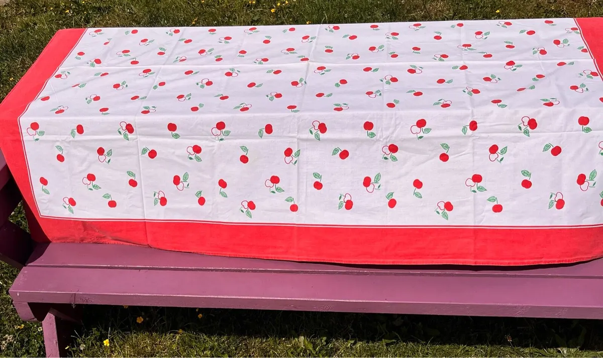Vintage table cloth - Image 2