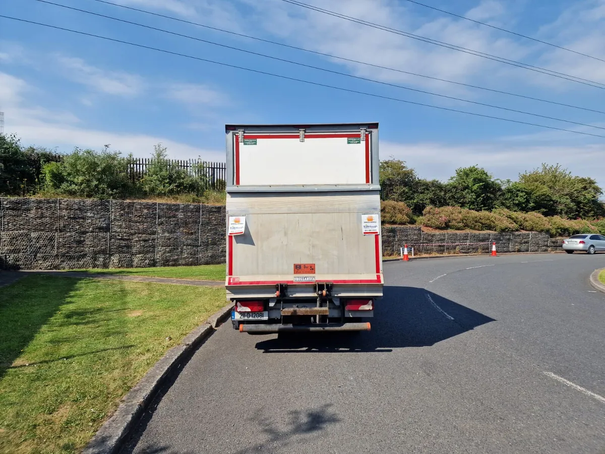 2021 Mercedes Sprinter 14ft Box with Tail Lift - Image 4