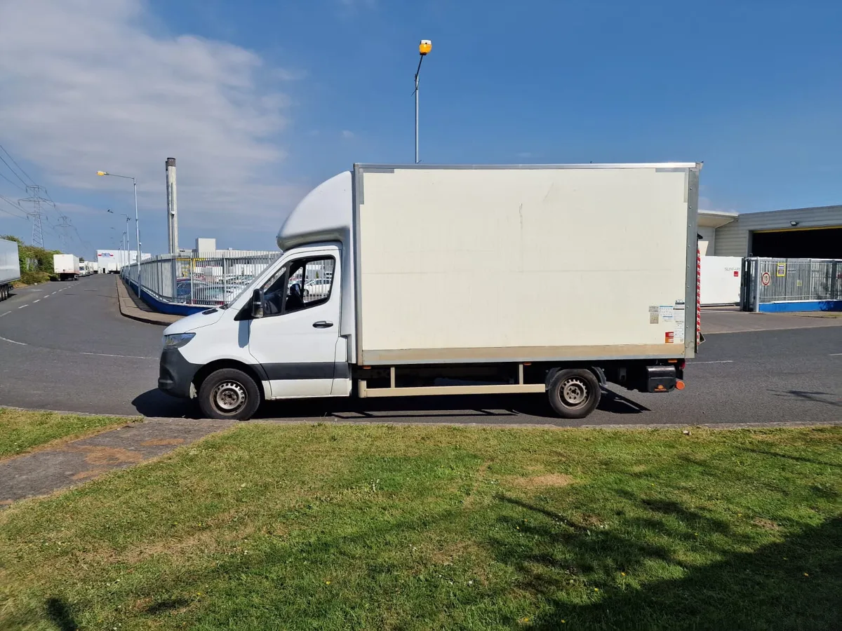 2021 Mercedes Sprinter 14ft Box with Tail Lift - Image 2