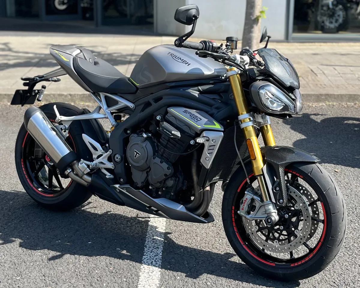 TRIUMPH SPEED TRIPLE 1200 RS - Image 2