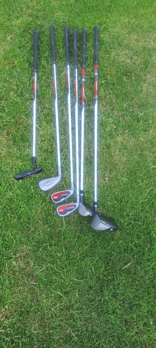 Wilson Left hand junior golf set - Image 1