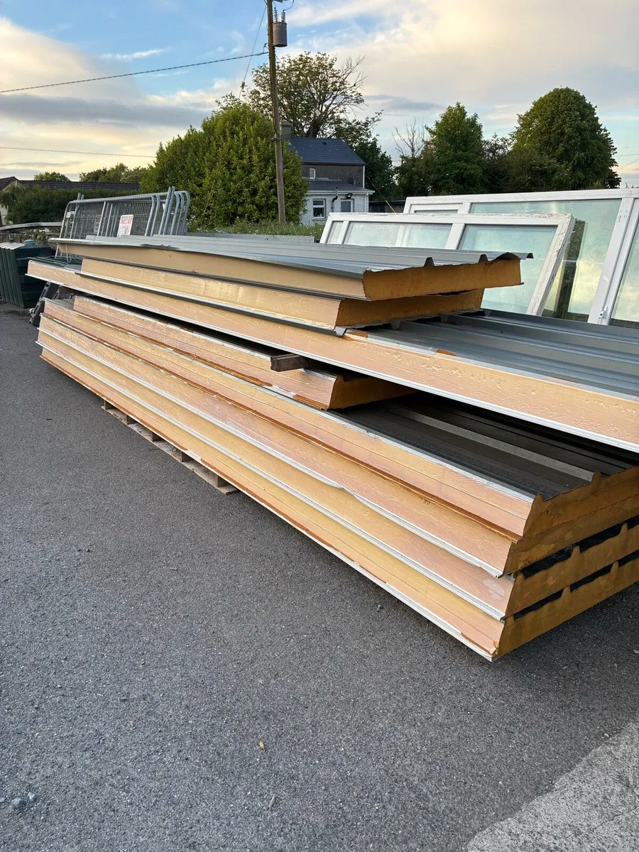 Insulated roof cladding . - Image 1