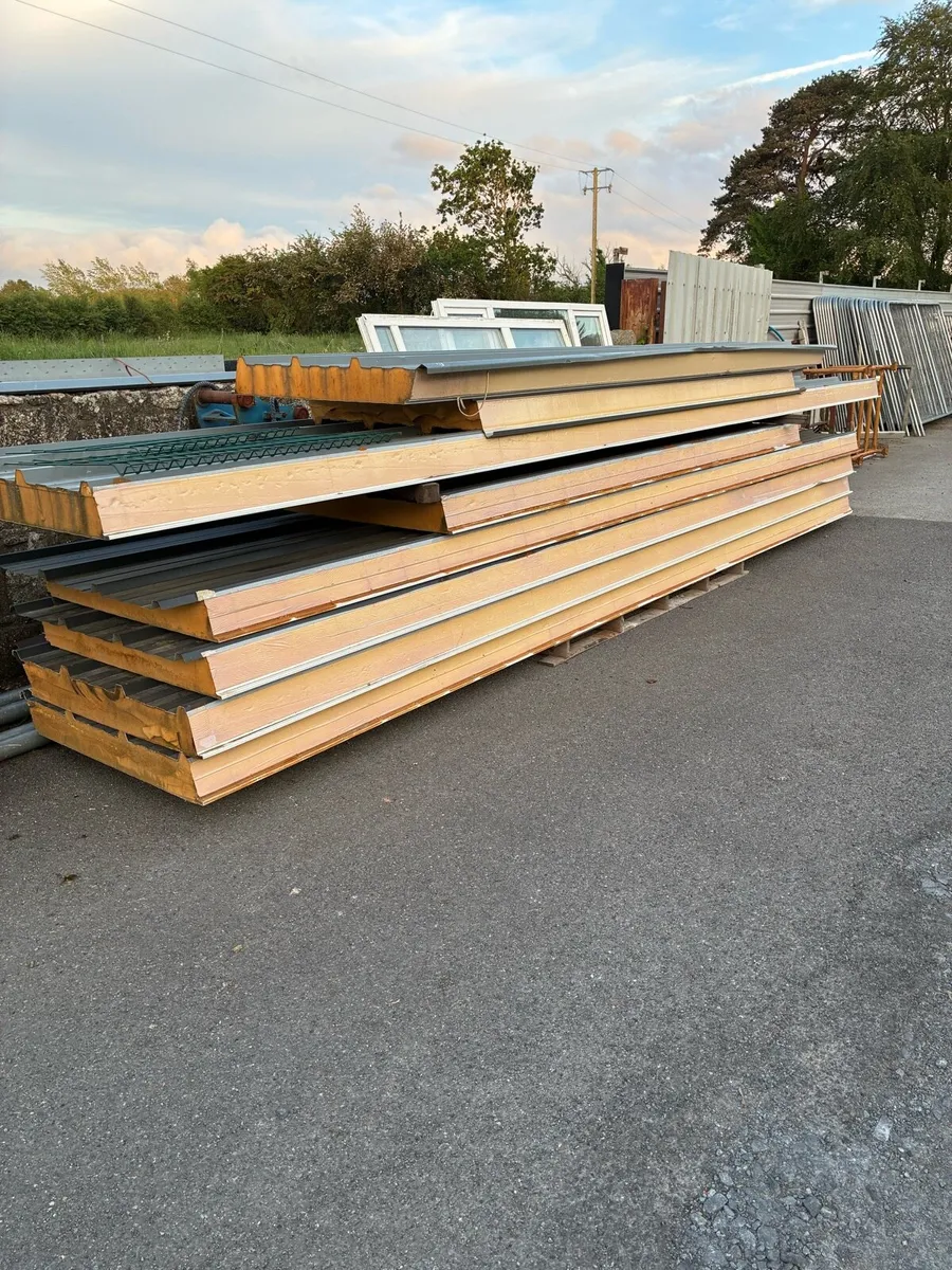 Insulated roof cladding . - Image 2