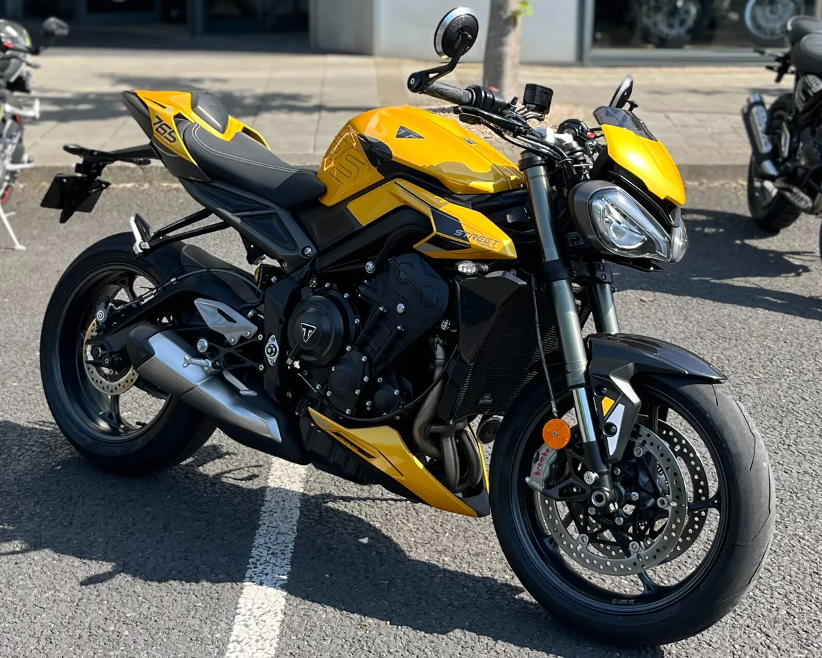 TRIUMPH STREET TRIPLE 765 RS - Image 2
