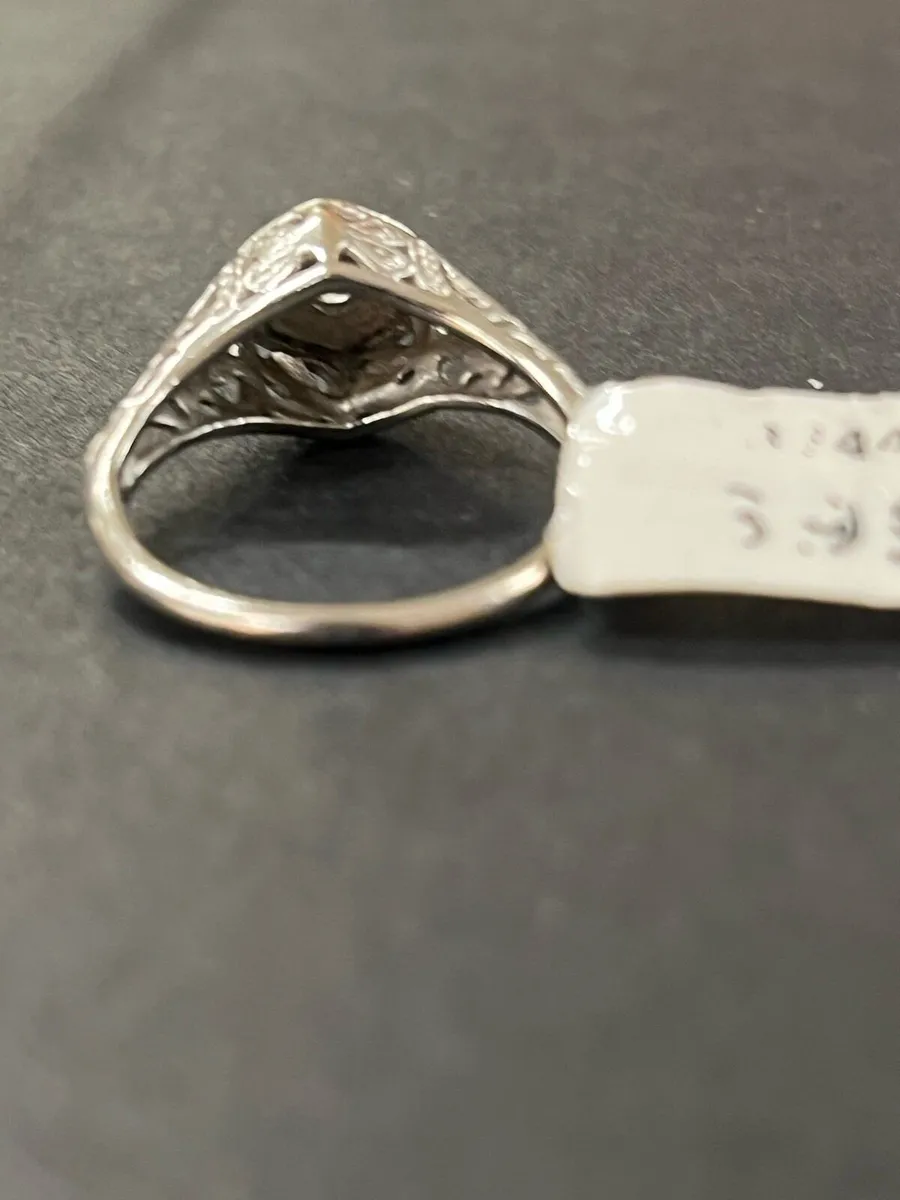 Vintage platinum ring with diamond. - Image 4
