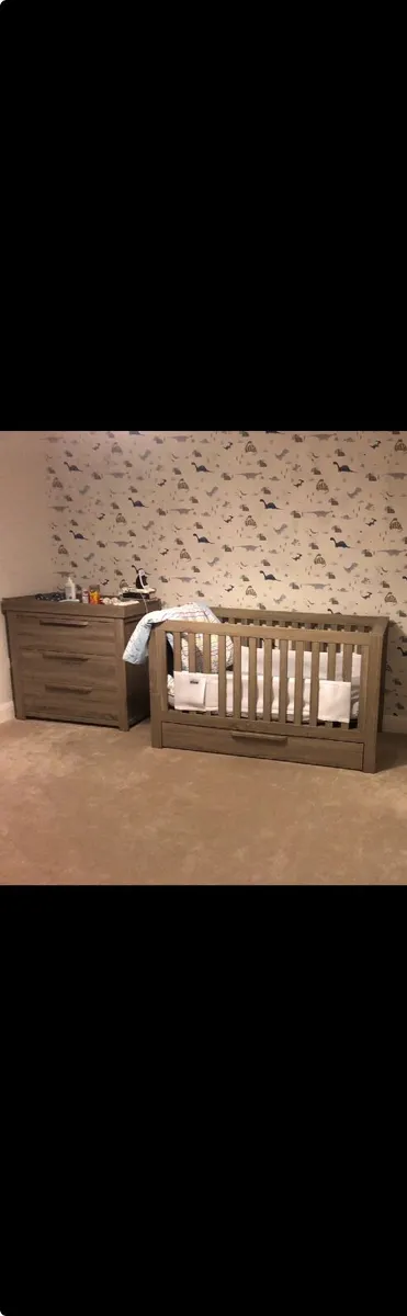 Franklin Cot/Cot Bed and mattress - Image 1
