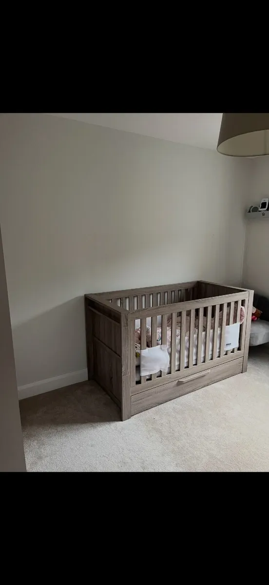 Franklin Cot/Cot Bed and mattress - Image 4