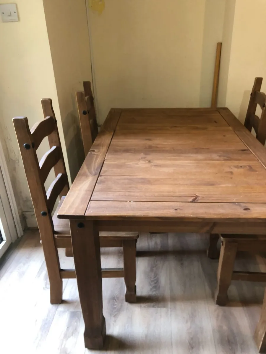 dinning table and chairs free to take