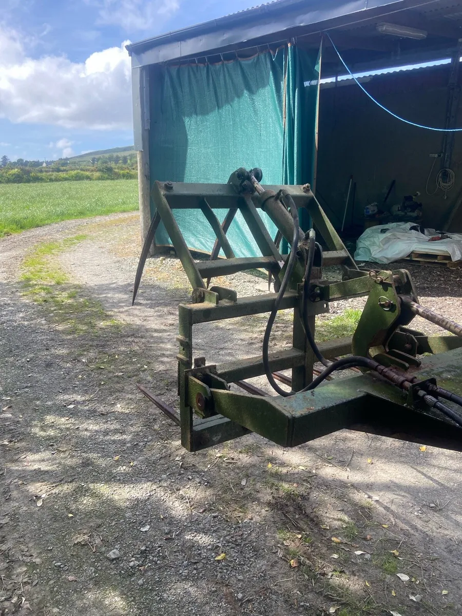 Rear tractor grab - Image 1