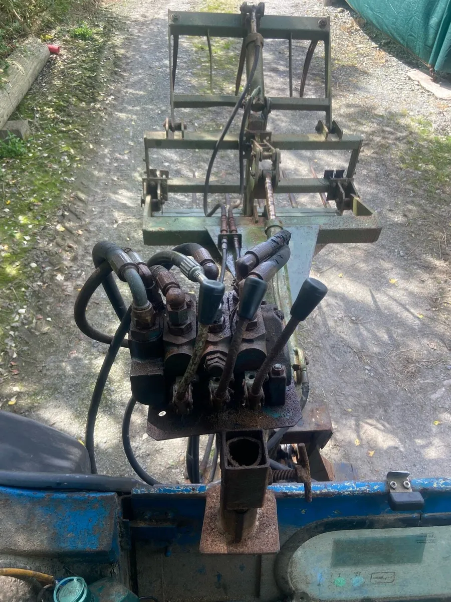 Rear tractor grab - Image 2