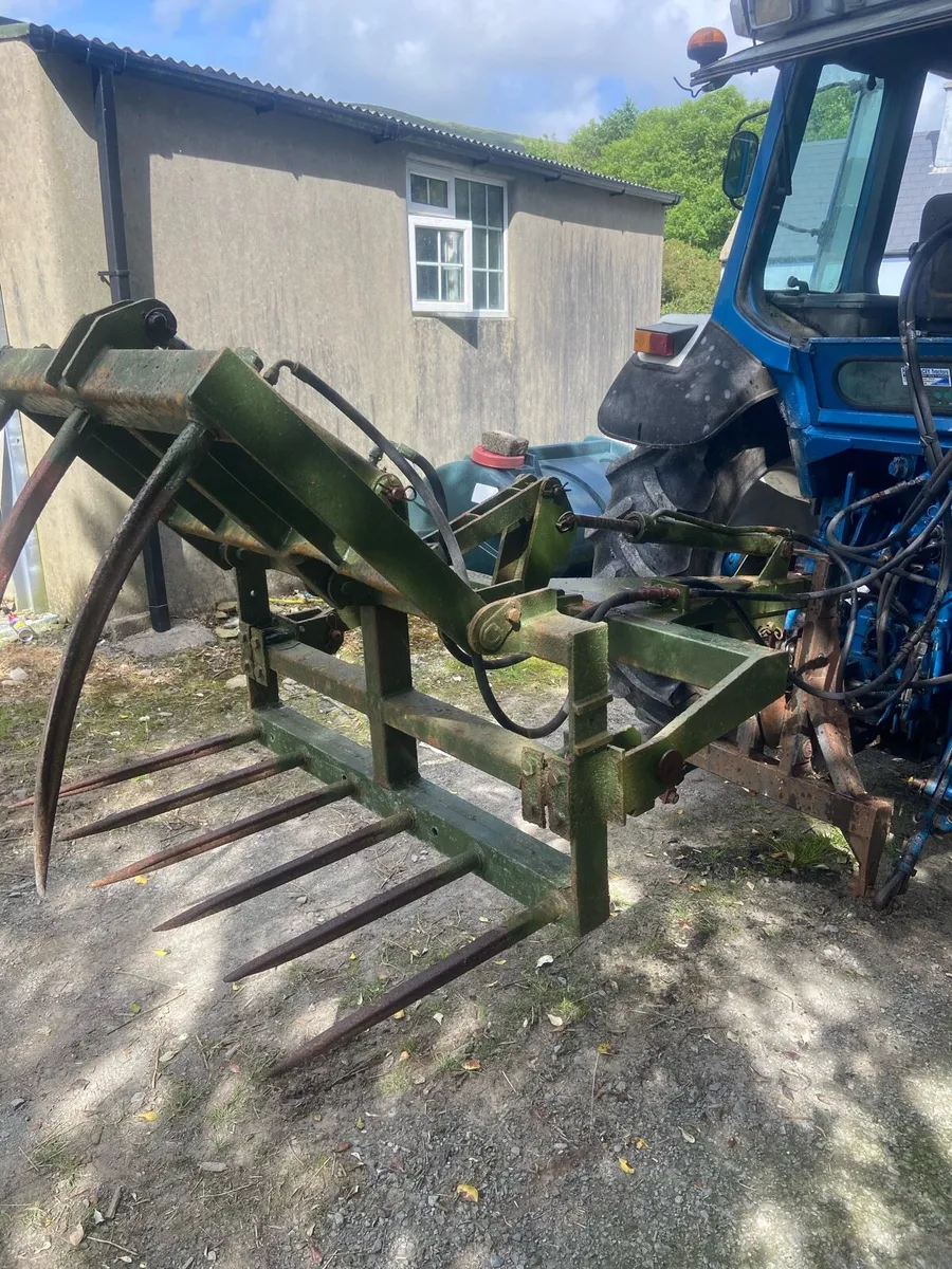 Rear tractor grab - Image 3