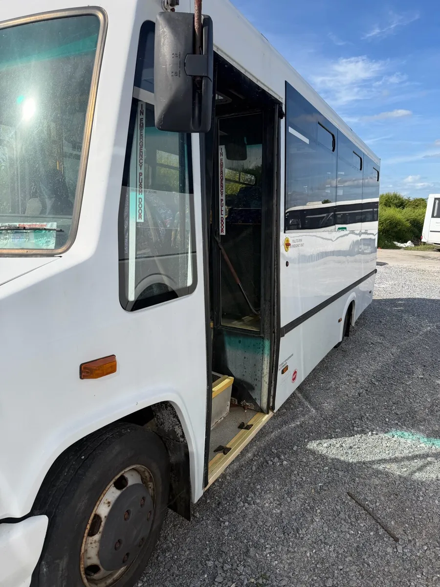 Buses & coaches - Image 2