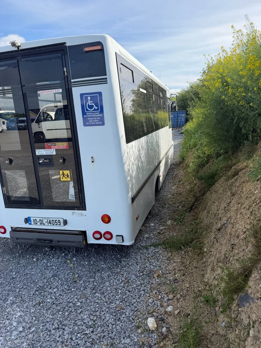 Buses & coaches - Image 3