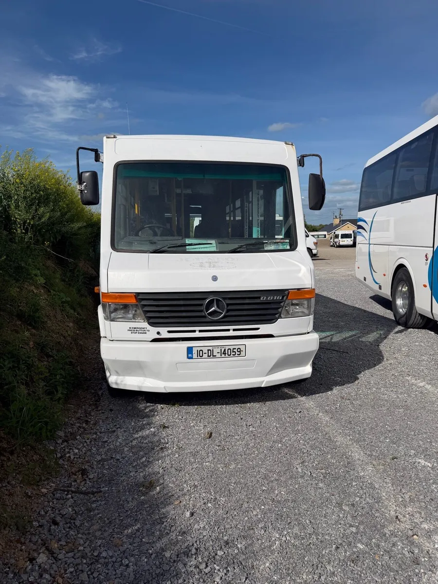 Buses & coaches - Image 1