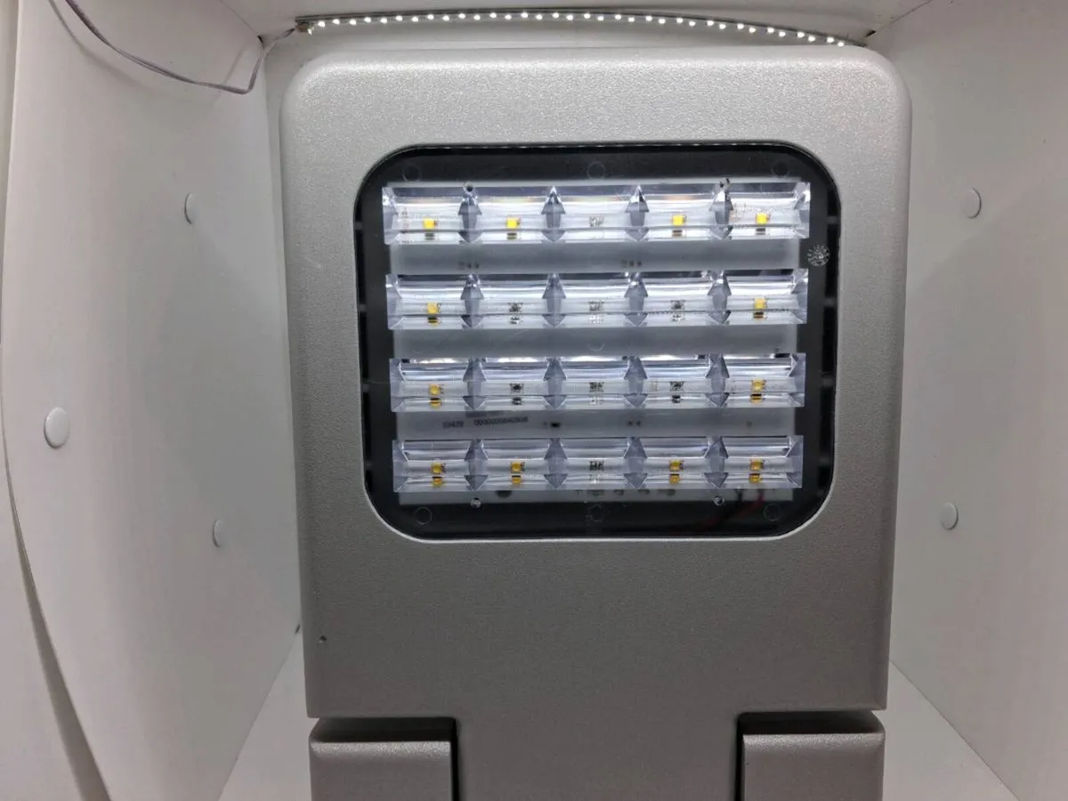 Postage - Thorn LED Flood Light - OLSYS1 - Image 3