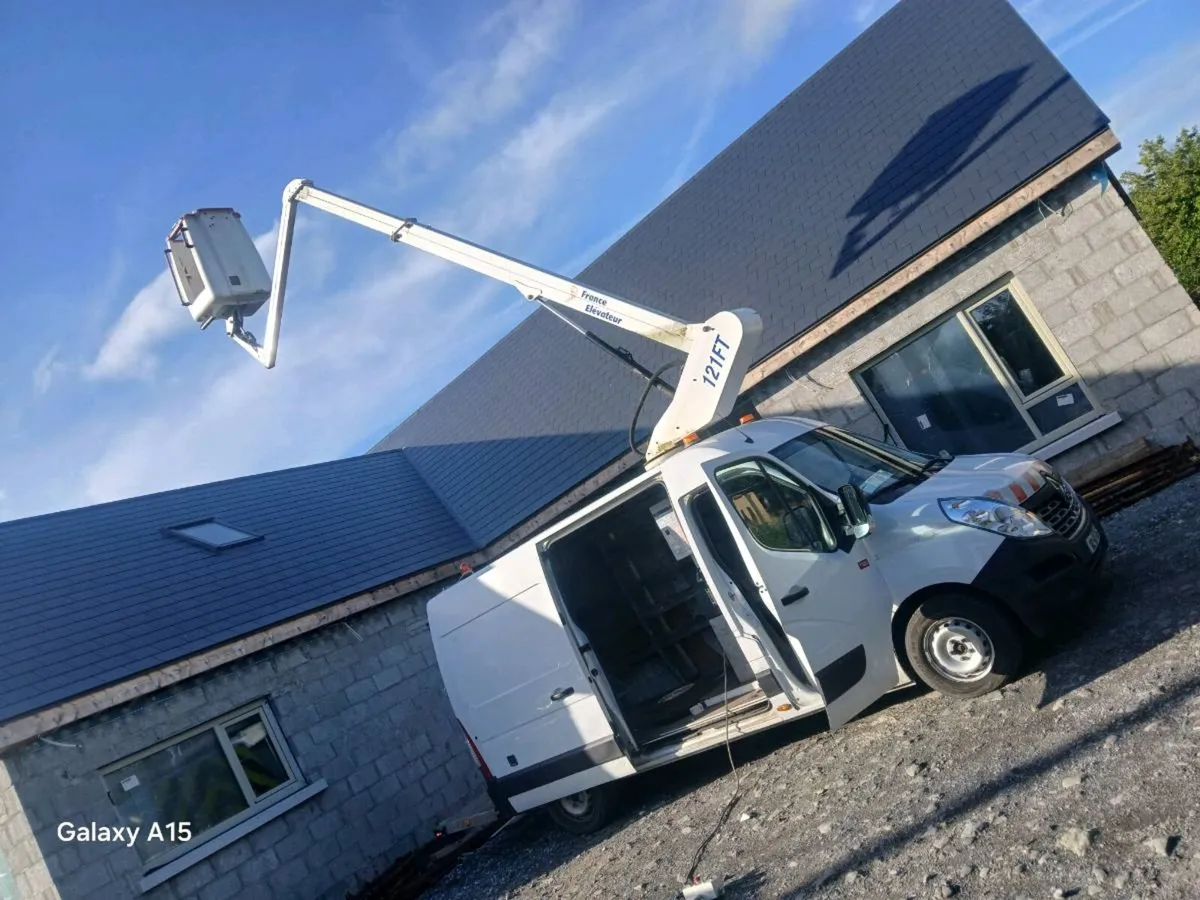 Renault master cherry picker - Image 1