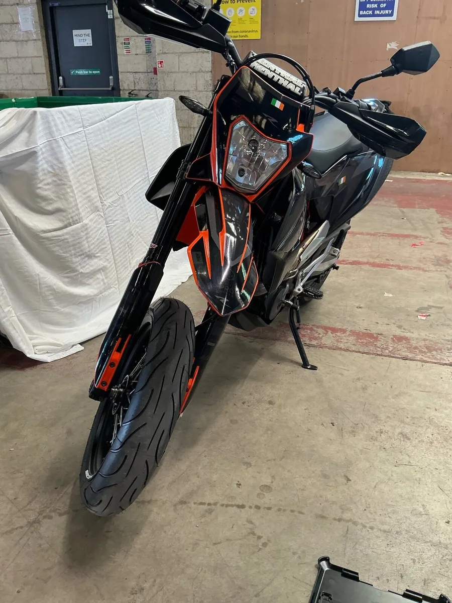Motorcycle - Image 4