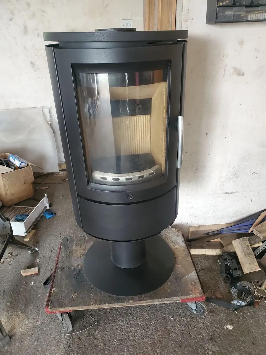 Verde Aura 5kw solid fuel stove demo model - Image 1