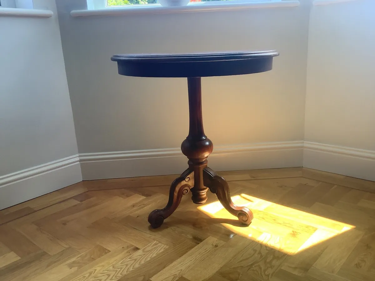 Chess Table Round - Image 1
