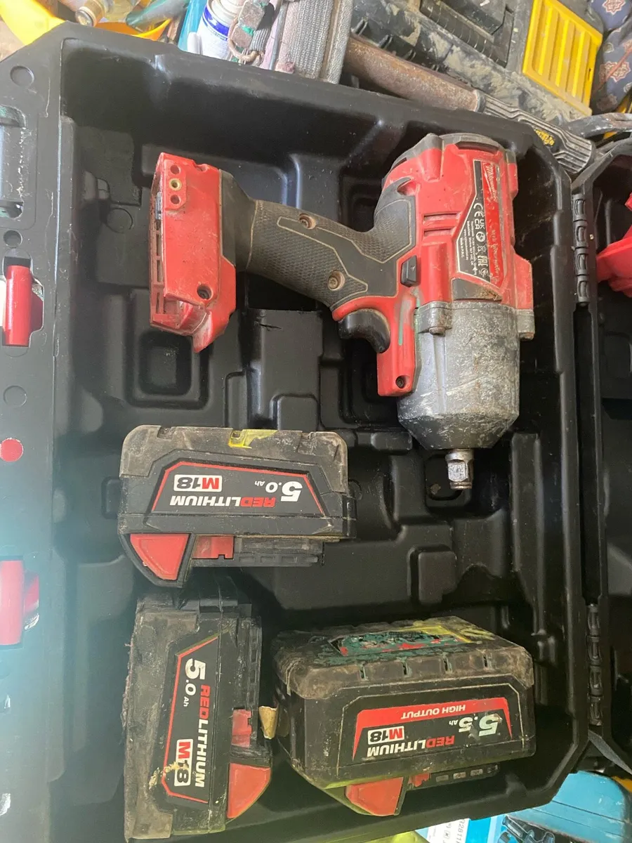 Milwaukee 1/2 impact wrench kit - Image 1