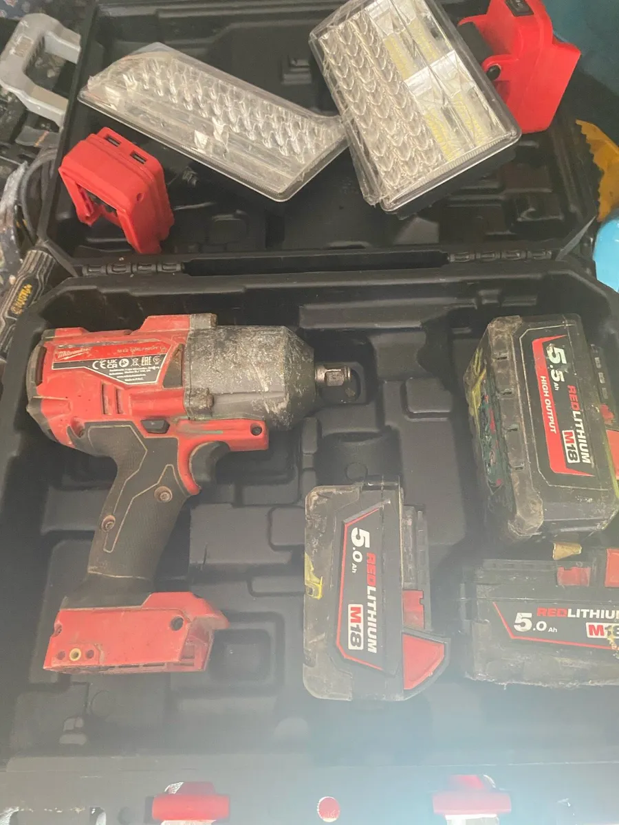 Milwaukee 1/2 impact wrench kit - Image 3