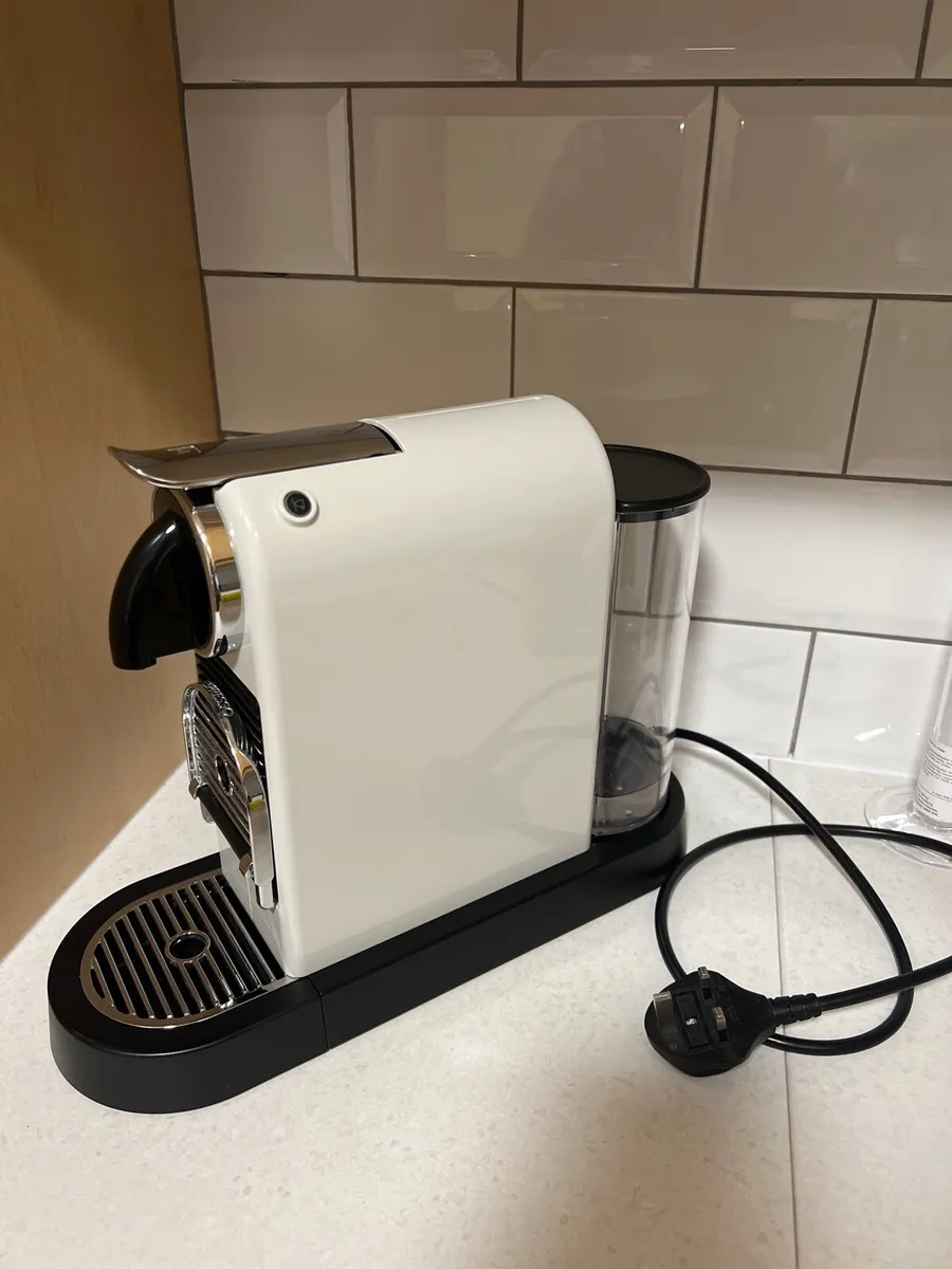 Nespresso Citiz coffee machine - Image 1