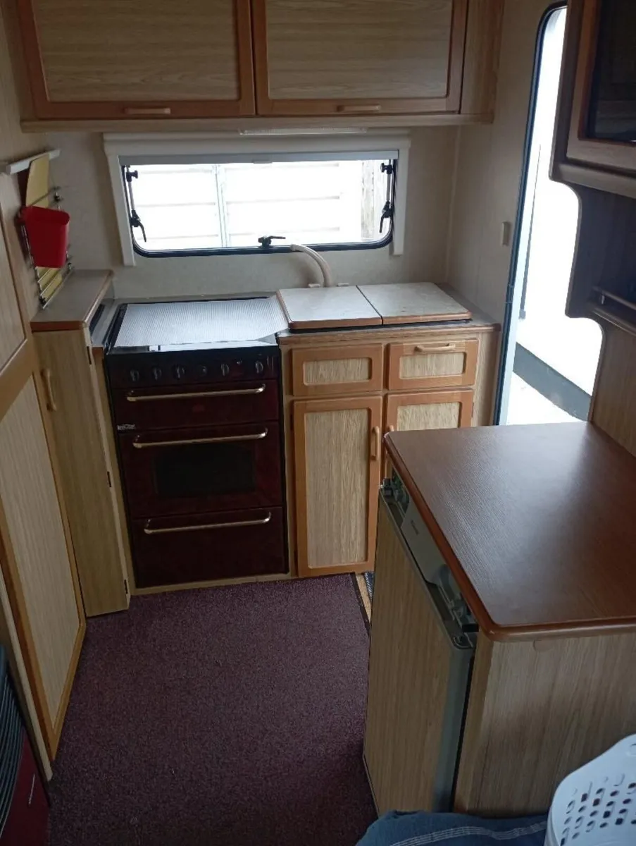 Caravan two berth. - Image 2