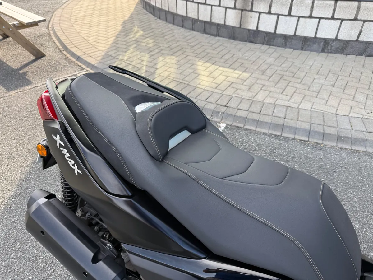 2024 Yamaha Xmax 300 Tech Max - Image 4