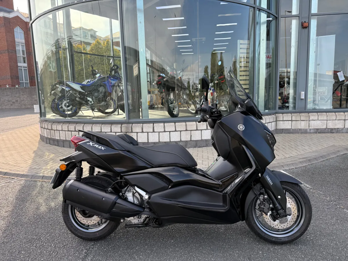2024 Yamaha Xmax 300 Tech Max - Image 1