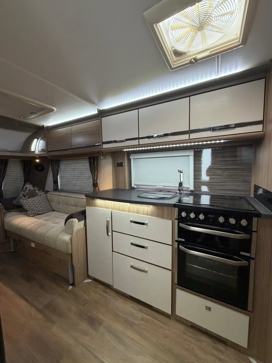 2015 Coachman Caravan awning and motor mover - Image 4