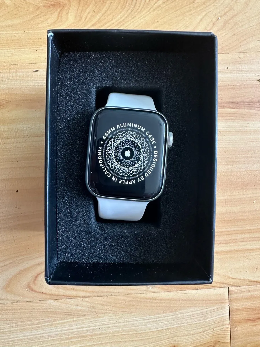Apple Watch 44m series 4 - Image 4