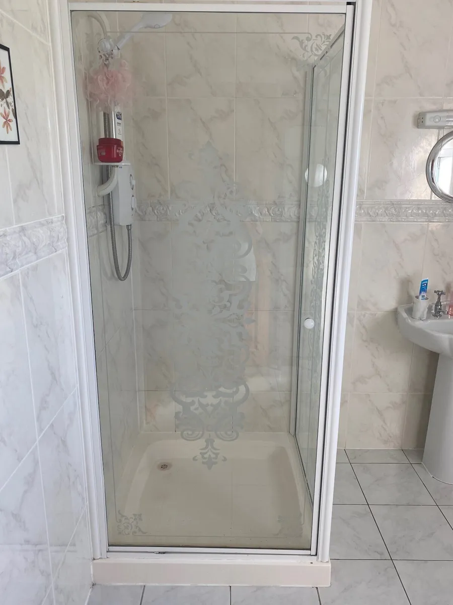 Bathroom Suite - Image 1