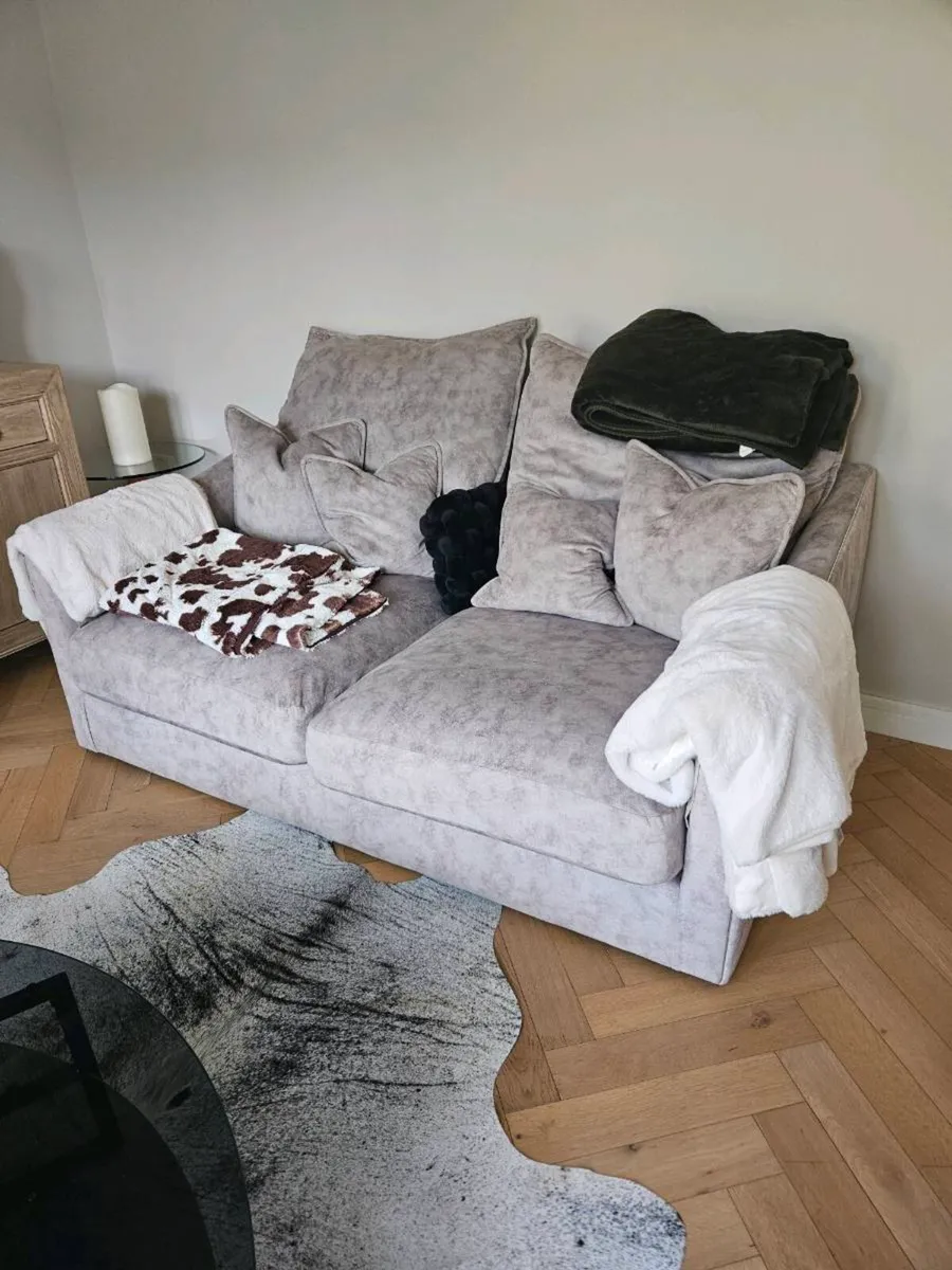 Sofa 3&2 - Image 1