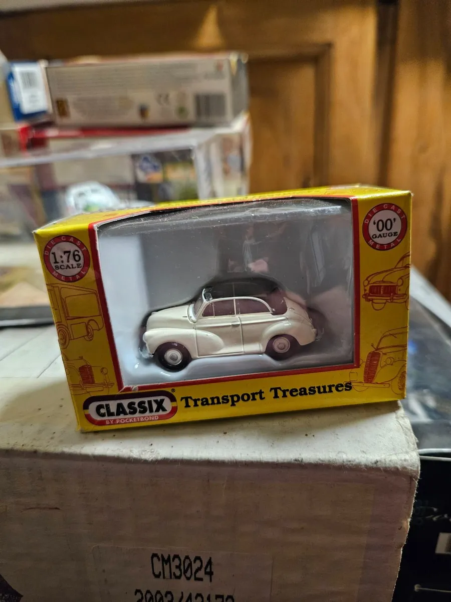 Corgi Classix Morris Minor - Image 1