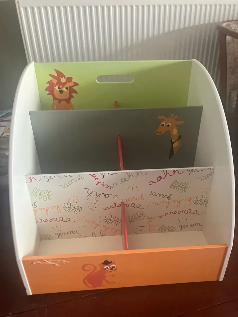 Children’s library - Image 1