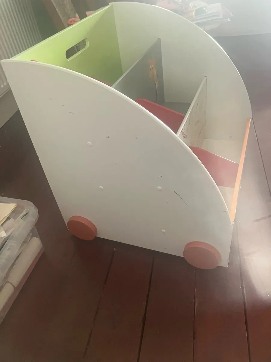 Children’s library - Image 2
