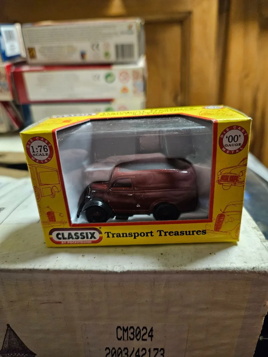 Corgi Classix Ford Thames Van - Image 1