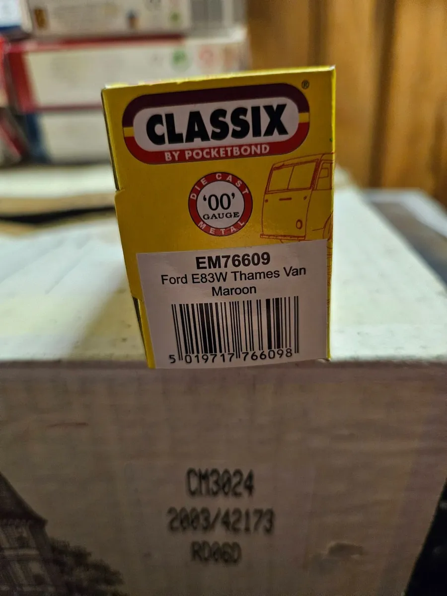 Corgi Classix Ford Thames Van - Image 2